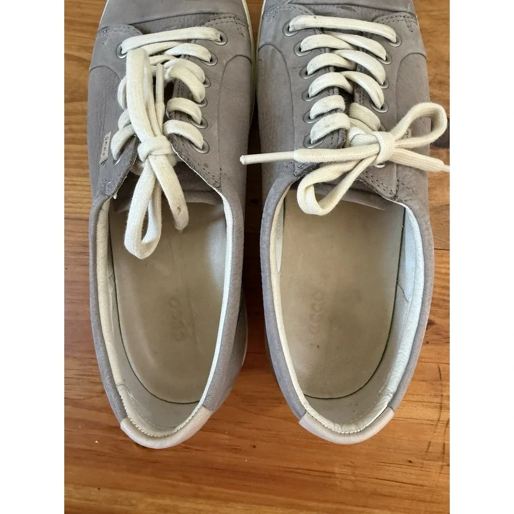 Ecco lace up